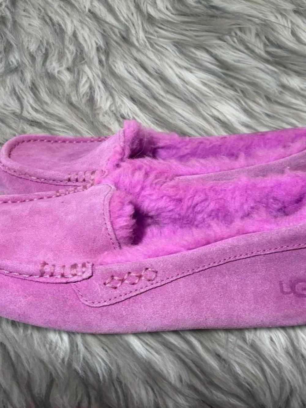 UGG Ansley Furious Fuchsia Pink Suede Moccasin Slippers Size 8